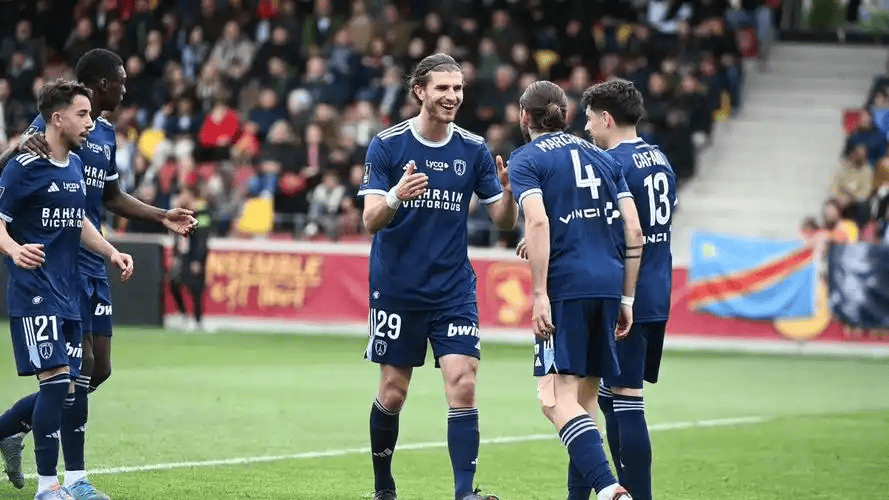 巴黎FC主场迎战昂热,法甲中游球队上演攻防博弈