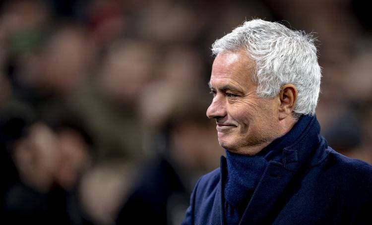 从1-0到2-1逆转!穆帅强势执教 本菲卡创三大纪录双线奋战欲阻击皇马