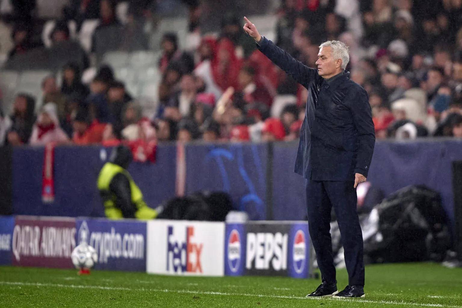 穆里尼奥欧冠对阵皇家马德里前发出严厉警告:他们受伤了