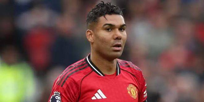 曼联昏招?用西甲 “透明人” 替卡塞米罗,球迷:比乌加特还悬!