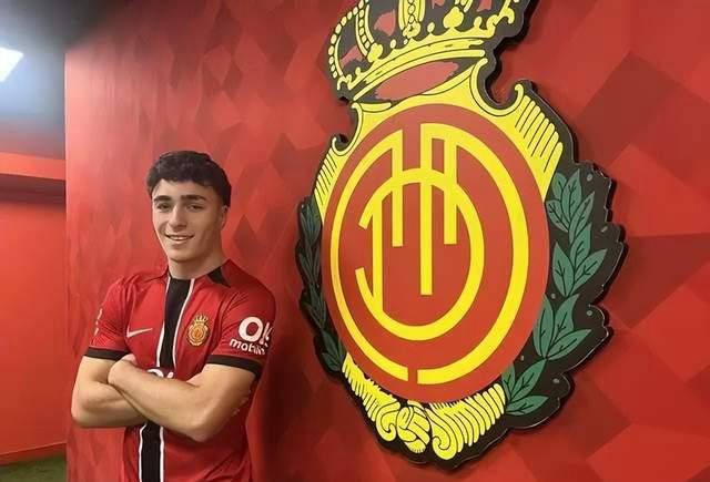 西甲最新动态:皇马巴萨争抢新星,西甲球员身价依旧高企