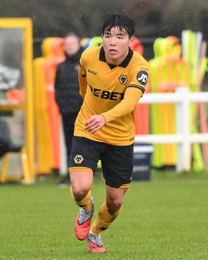 狼队官方：徐彬租借期间遭遇腿筋受伤 现已回归球队